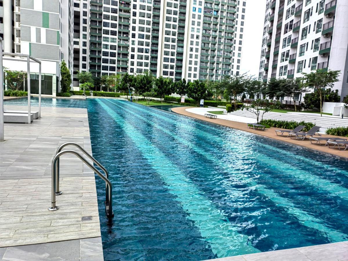 ג'והור בהרו 8Scape Residences Batman Vs Ironman@Lsy Home & Leisure מראה חיצוני תמונה